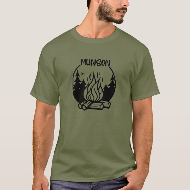Camiseta Acampamento Munson (Frente)