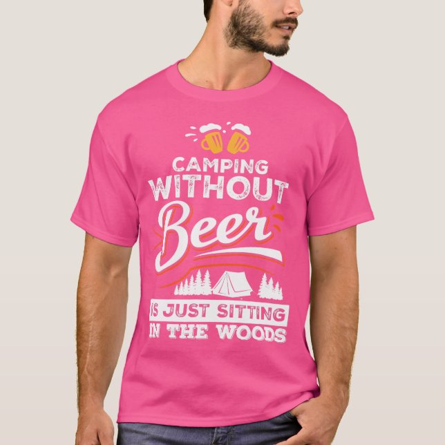 Camiseta Acampamento Sem Cerveja Está Sentado Na Floresta (Frente)