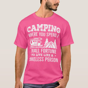 Camiseta Acampando Onde Você Gasta Uma Pequena Fortuna Vive