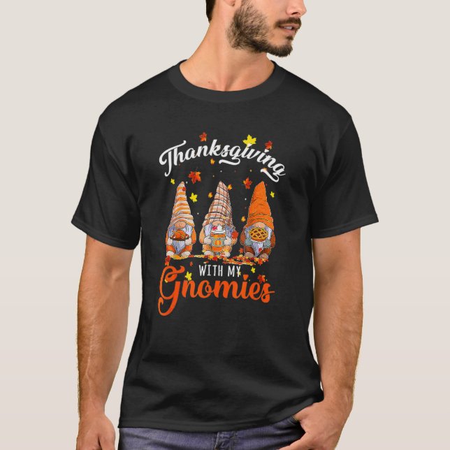 Camiseta Ação de Graças Com Meus Gnomos Caem Os Gnomos Do O (Frente)