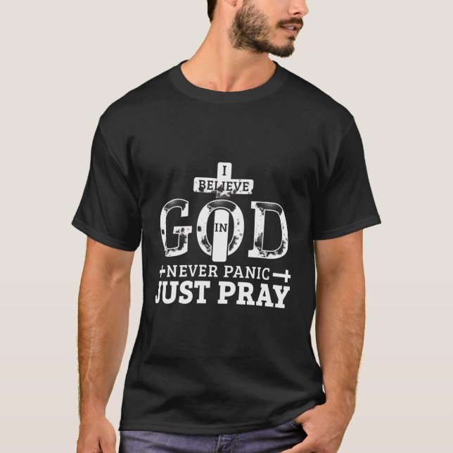 Camiseta Acredite Em Deus Não Pânico Rezar (Frente)