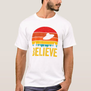 Camiseta Acredite em OVNI Alienígena Sunset Retro Alienígen