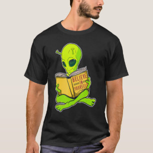 Camiseta Acredite Em Si Mesmo Como Uma Alienígena Espacial