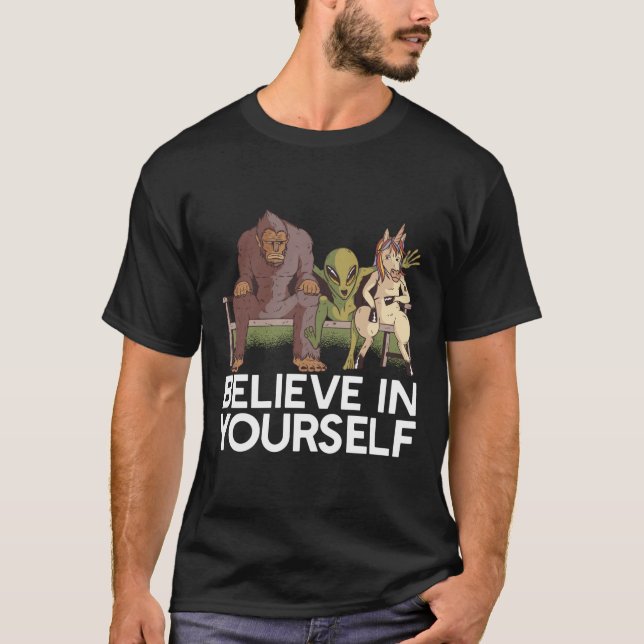 Camiseta ACREDITE EM SI MESMO! Sasquatch Alienígena Unicorn (Frente)