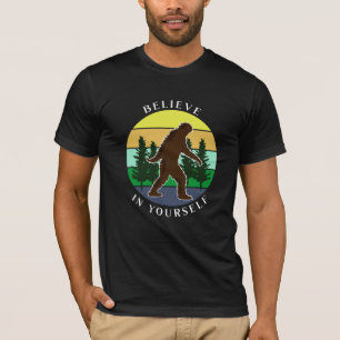 Camiseta Acredite em Si Mesmo Vintage Bigfoot Pôr do Sol
