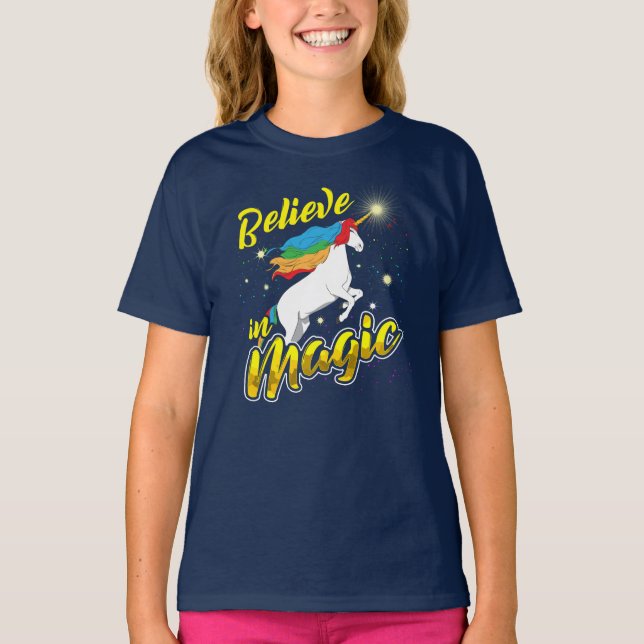 Camiseta Acredite no Magic Unicorn Modern Graphic Pun (Frente)