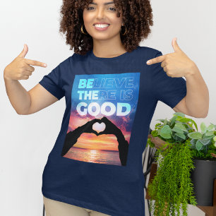 Camiseta Acredite Que Há Um Bom Gráfico De Coração