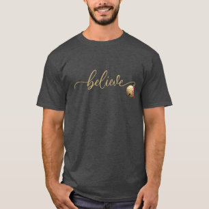 Camiseta Acreditem no tipo de script com o Jingle Bell