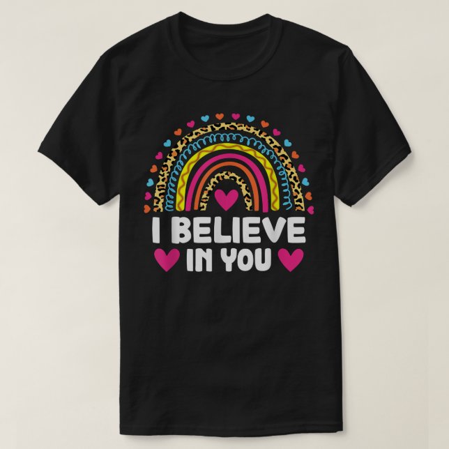 Camiseta Acredito em você, um teste de professor do Rainbow (Frente do Design)
