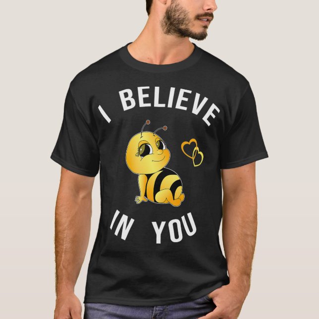 Camiseta Acredito Que Acreditem BLieve Em Ti Professor Test (Frente)