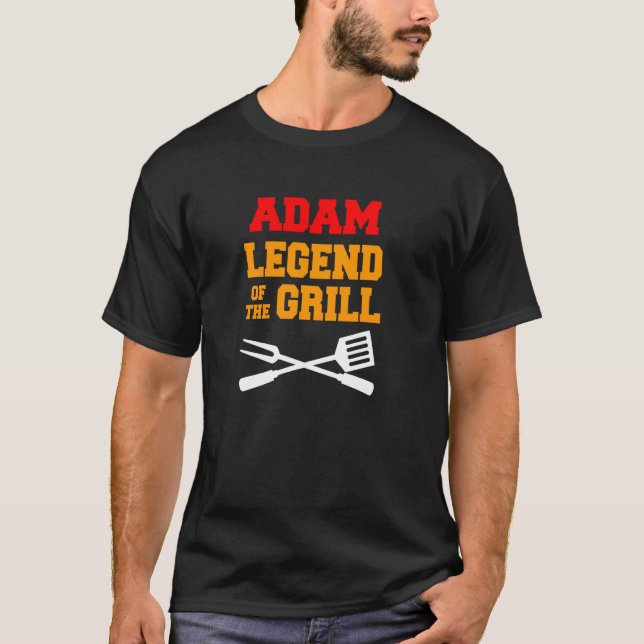 Camiseta Adam Chame A Lenda Do Engraçado Engraçado Grill (Frente)