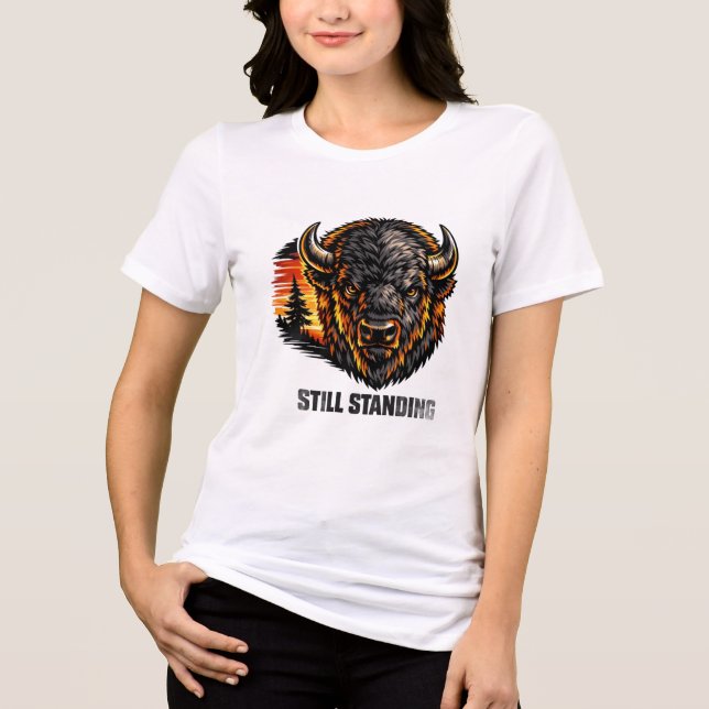 Camiseta ADOM Premium "Still Standing" Minimalista (Frente)