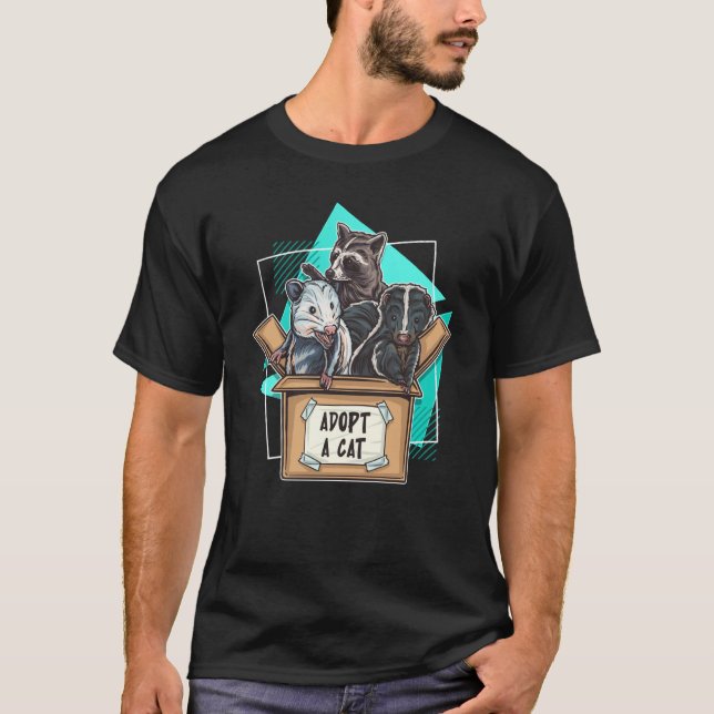 Camiseta Adopt a Cat Raccoon Opossum Skunk Trash Pandas Str (Frente)