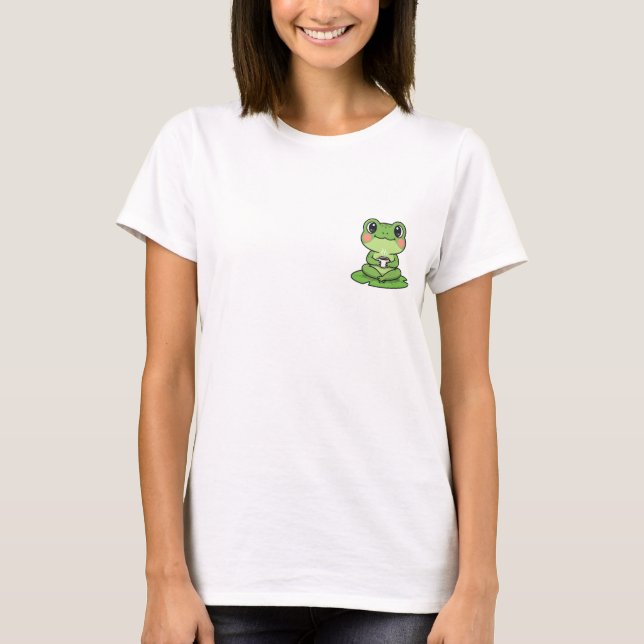 Camiseta Adorable Kawaii Frog Sitting on Lily Pad (Frente)