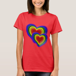 Camiseta adorável coração arco-íris