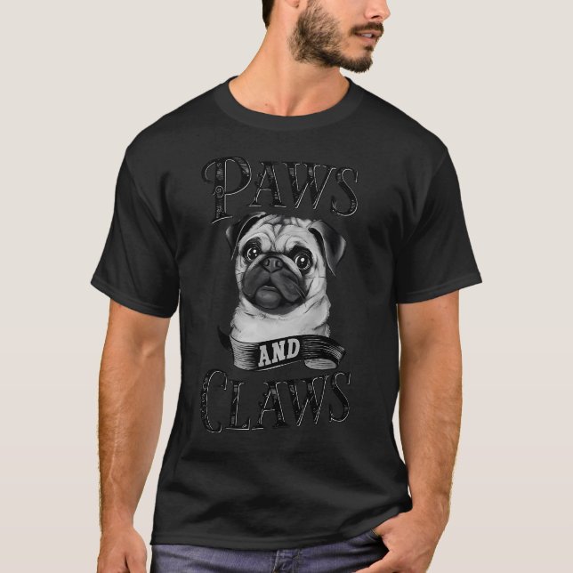 Camiseta Adorável Pug "Patas e Garras"  (Frente)