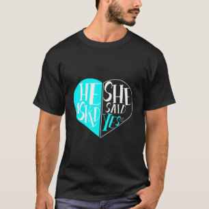 Camiseta Adorável Que Ele Perguntou Que Ela Disse Sim Casou