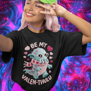 Camiseta Adoravelmente Assustador Be My Valen-thulu Camiset