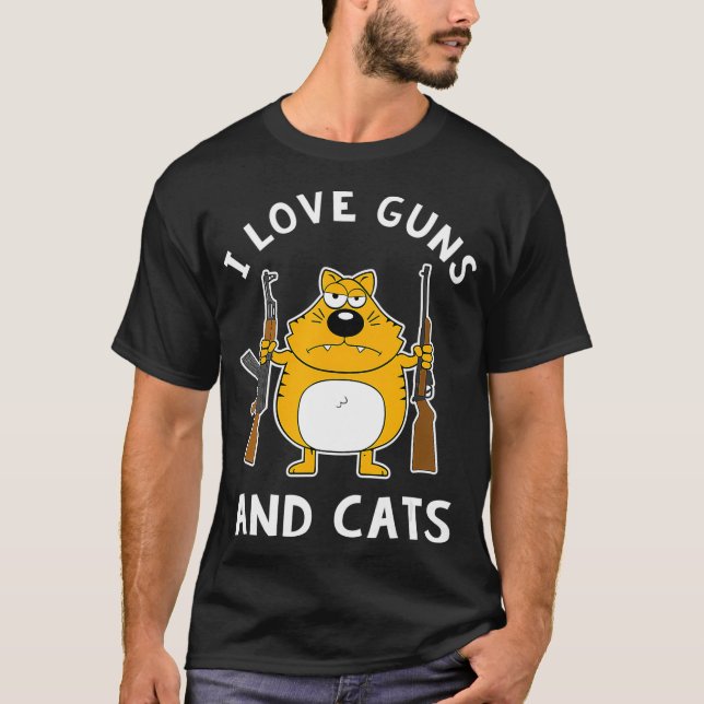 Camiseta Adoro armas e gatos com AK47 e um segundo de espin (Frente)
