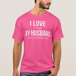 Camiseta Adoro Quando Meu Marido Me Deixa Comprar Mais Arma
