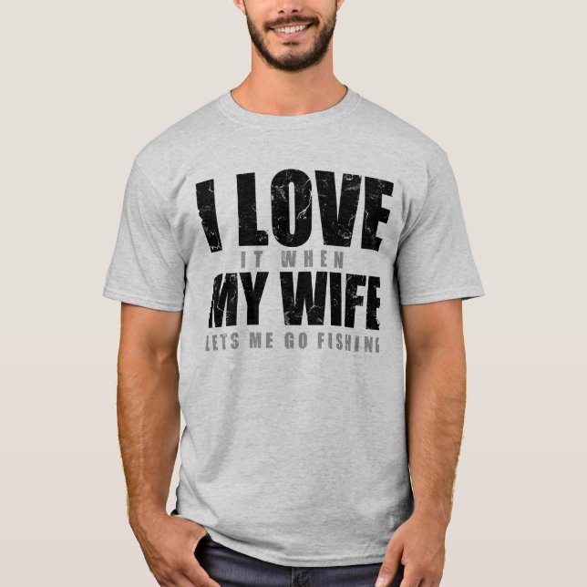 Camiseta Adoro Quando Minha Esposa Me Deixa Pescar (Frente)
