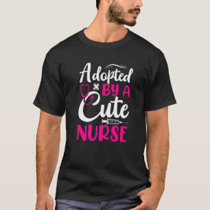 Camiseta Adotado Por Enfermeira Fofa Gráfico de Adoção de C