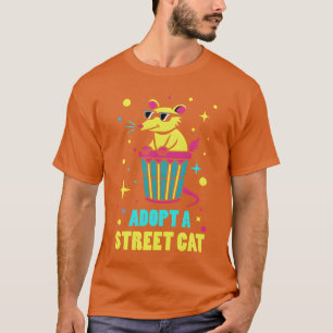 Camiseta Adote Um Gato De Rua Gambá Opossum Estilo Anos 80 