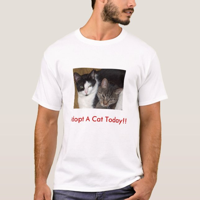 Camiseta Adote um gato hoje!!  T-shirt (Frente)
