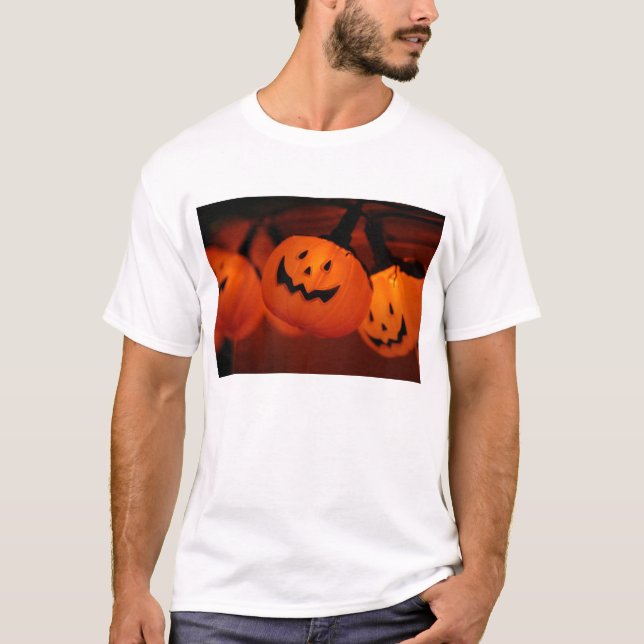 Camiseta Adulta Branco de Iluminação de Abóbora (Frente)