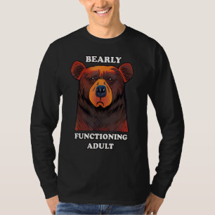 Camiseta Adulto Funcionando por um Triz Piada de Urso Adul