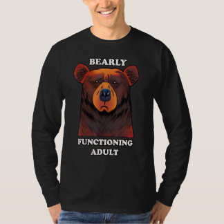 Camiseta Adulto Funcionando por um Triz  Piada de Urso Adul