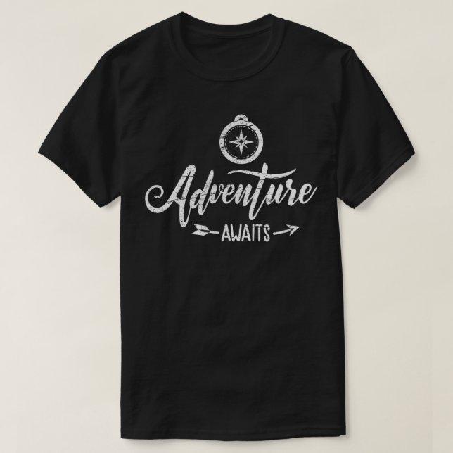 Camiseta Adventure Aguarda Camping Compass Eplore Tra (Frente do Design)