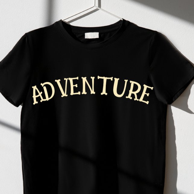 Camiseta Adventure Await engraçado (Criador carregado)