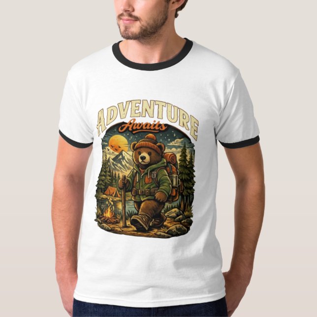 Camiseta Adventure Awaits Bear Hiking Camping Vintage Graph (Frente)