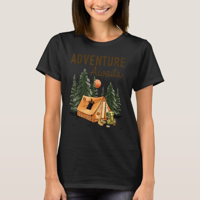 Camiseta Adventure Awaits Camping   Camping Hiking (Frente)