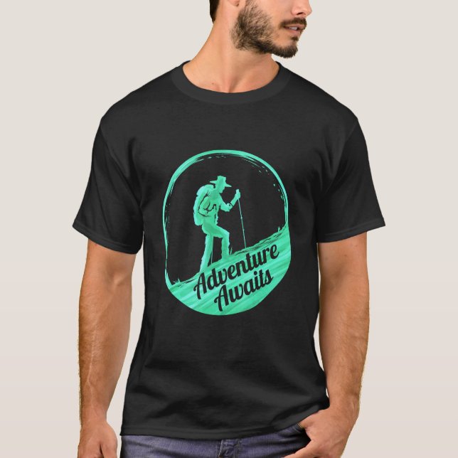 Camiseta Adventure Awaits Dad Camping and Hiking (Frente)
