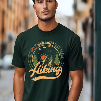 Camiseta Adventure Awaits Hiking T-Shirt