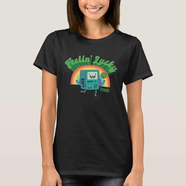 Camiseta Adventure Time St. Patrick's Day BMO Rainbow Feeli (Frente)
