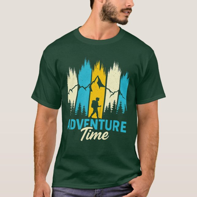 Camiseta Adventure Time Tee - Deslocar, Explorar, Descobrir (Frente)