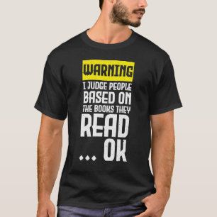 Camiseta Advertência aos Livros Eu julgo pessoas baseadas n