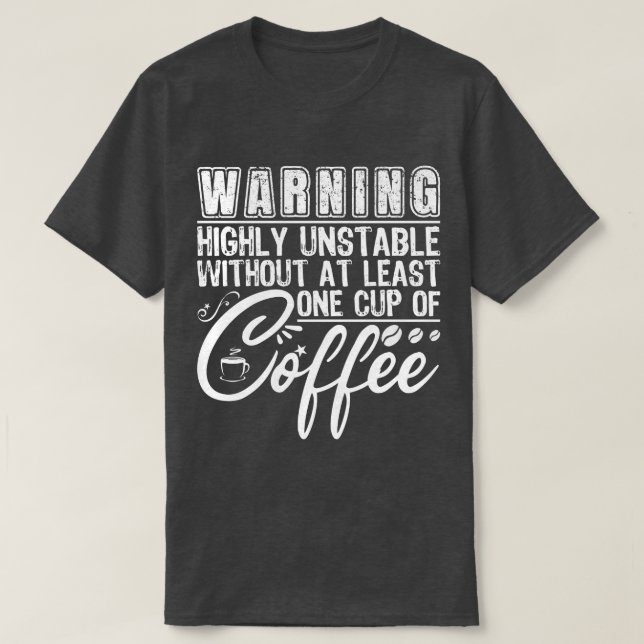 Camiseta Advertência Legal a um viciado em café muito instá (Frente do Design)