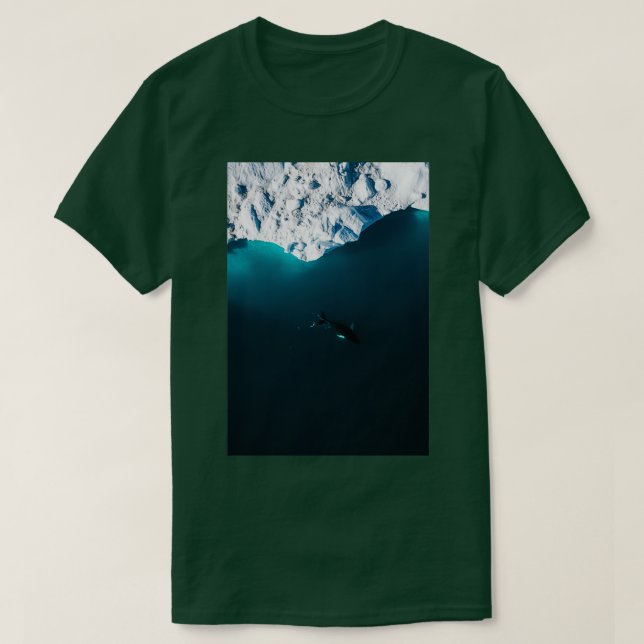 Camiseta Aerial of a lone Humpback whale in front of an ice (Frente do Design)