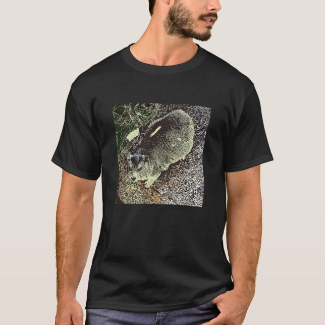 Camiseta Afafricano Hyrax relaxando no rock (Frente)