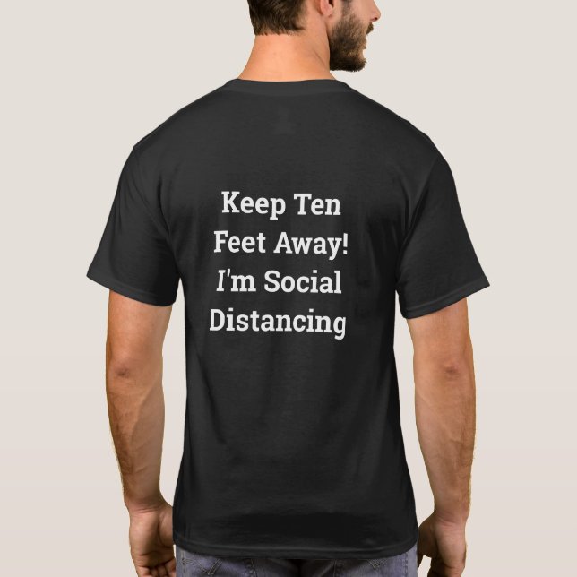 Camiseta Afastem-Se 1 Pés! Sou a Distância Social (Verso)