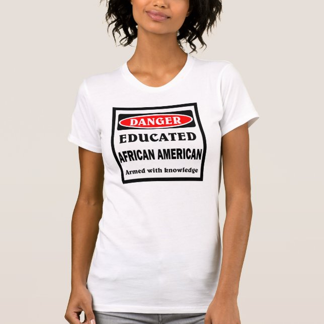 Camiseta África americana instruída. (Frente)