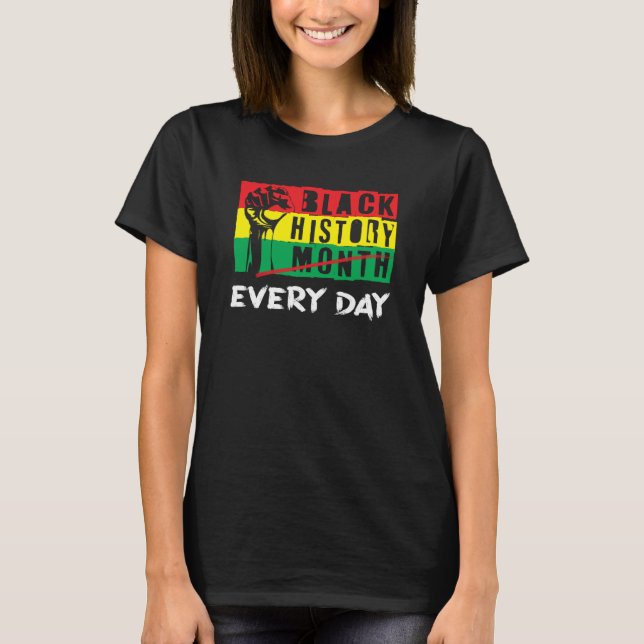Camiseta African Flag Clenched Fist Black History Month (Frente)