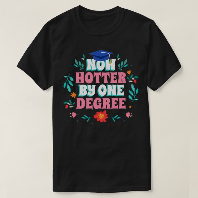 Camiseta Agora Mais Quente Um Grau Divertido Graduação 2 (Frente do Design)