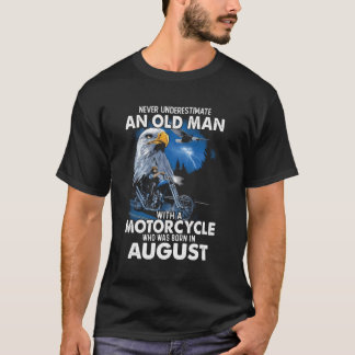 Camiseta Agosto Nunca Subestime Um Velho Com Um Motor