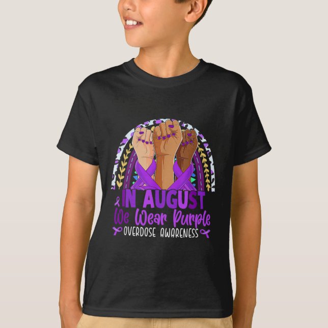 Camiseta Agosto Vestimos Sobredosagem Roxa (Frente)