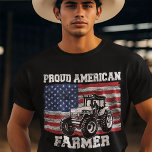 Camiseta Agricultores Americanos Orgulhosos<br><div class="desc">Mostre seu orgulho e apoio com este fazendeiro na bandeira design dos EUA. Equipamento de excelente para todos os agricultores que trabalham no duro,  agricultores,  lavradores,  plantações ou montagens de um trator.</div>